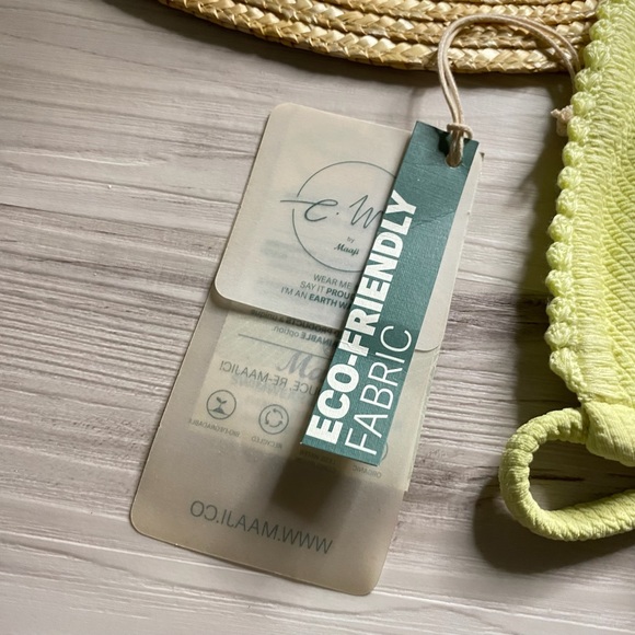 Maaji • Reversible Floral Yellow Sliding Triangle Bikini Top 👙🌴🏄🏼‍♀️ - Picture 7 of 9